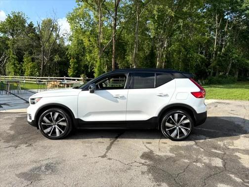 2021 Volvo XC40 Recharge Pure Electric P8