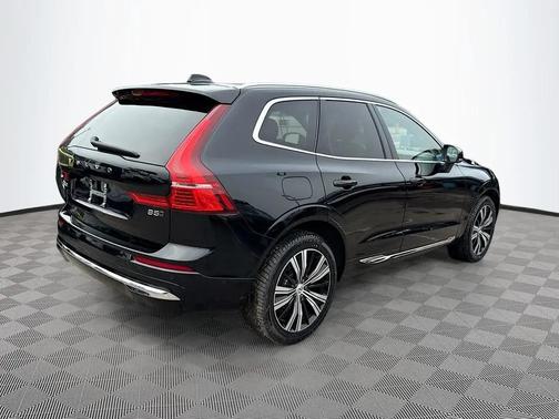 2023 Volvo XC60 B5 AWD Ultimate Bright Theme