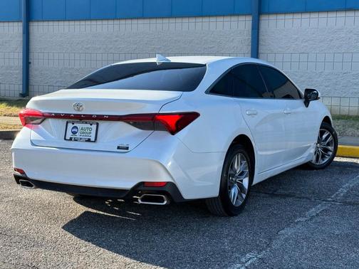 2022 Toyota Avalon XLE