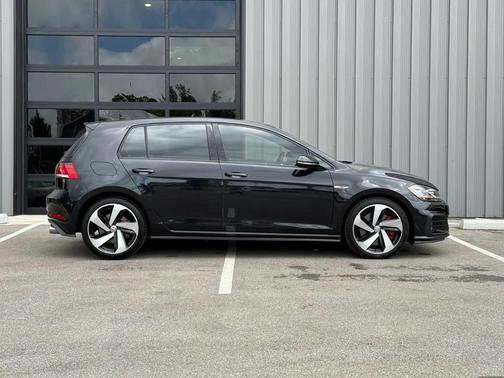 Deep Black Pearl 2019 Volkswagen Golf 1.4T S