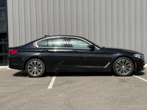 Black Sapphire Metallic 2019 BMW 540 540i Sedan