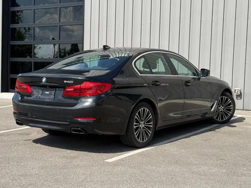 Black Sapphire Metallic 2019 BMW 540 540i Sedan