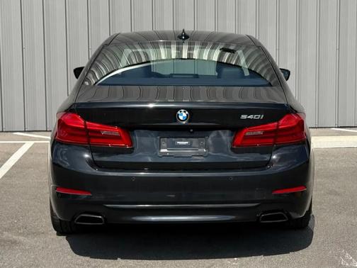 Black Sapphire Metallic 2019 BMW 540 540i Sedan