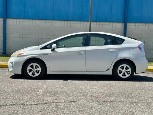 Blizzard Pearl 2013 Toyota Prius Three SE