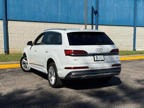 2022 Audi Q7 55 Premium Plus
