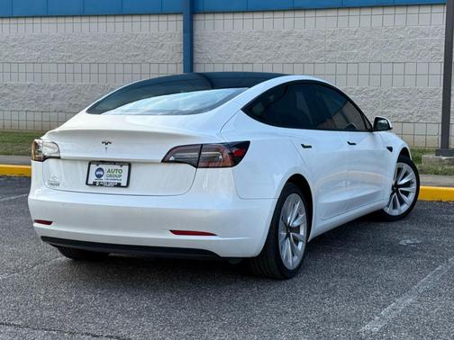 2022 Tesla Model 3 Standard Range