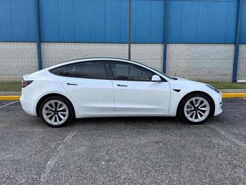 2022 Tesla Model 3 Standard Range
