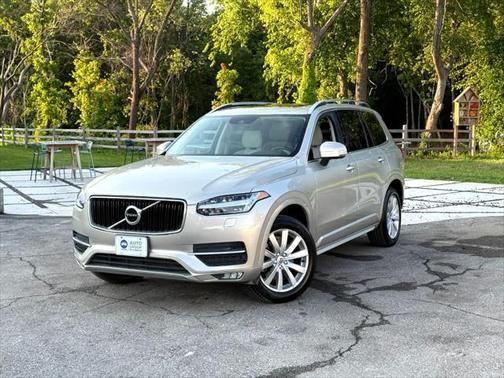 2016 Volvo XC90 T6 Momentum
