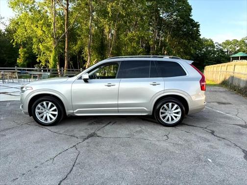 2016 Volvo XC90 T6 Momentum