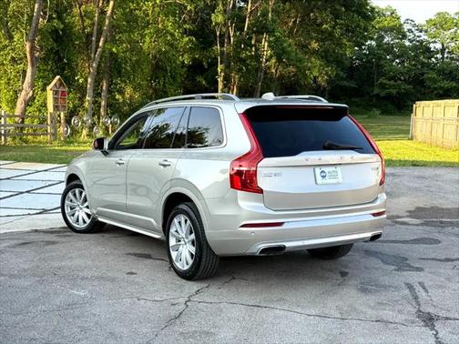 2016 Volvo XC90 T6 Momentum