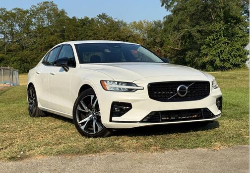 2024 Volvo S60 B5 Core Dark Theme