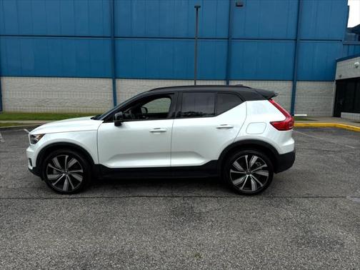 2021 Volvo XC40 Recharge Pure Electric P8
