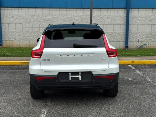 2021 Volvo XC40 Recharge Pure Electric P8