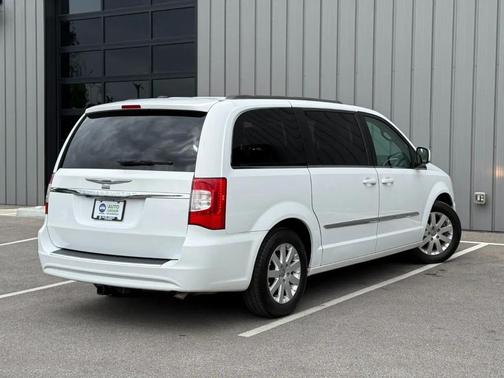 Bright White Clearcoat 2015 Chrysler Town & Country Touring