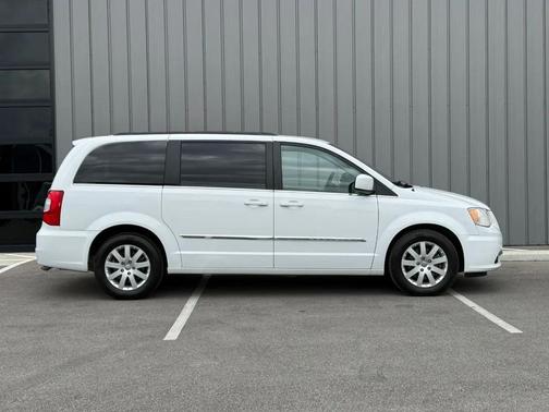 Bright White Clearcoat 2015 Chrysler Town & Country Touring