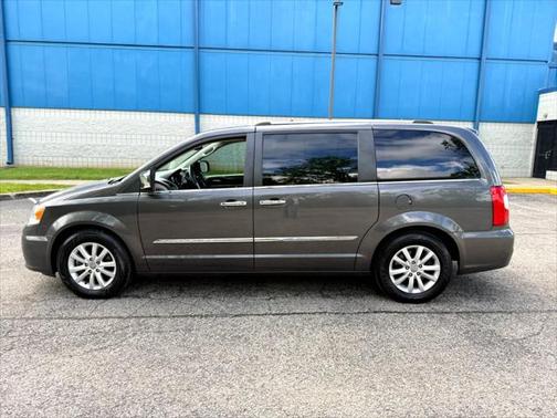 2016 Chrysler Town & Country Limited Platinum