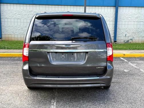 2016 Chrysler Town & Country Limited Platinum