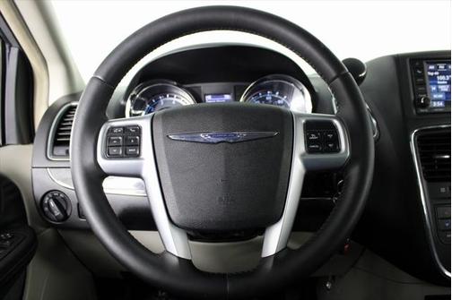 2013 Chrysler Town & Country Touring