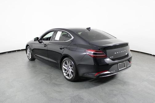 2022 Genesis G70 2.0T RWD