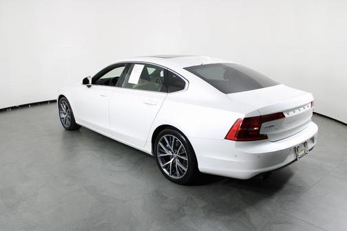 2018 Volvo S90 T5 Momentum