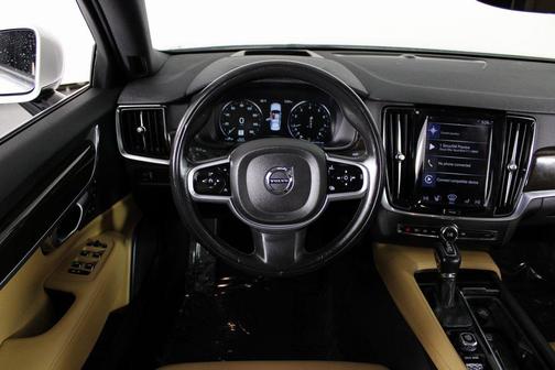 2018 Volvo S90 T5 Momentum