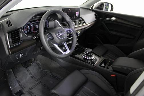 2023 Audi Q5 45 S line Premium Plus