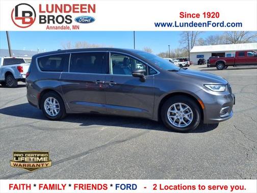 2023 Chrysler Pacifica Touring L