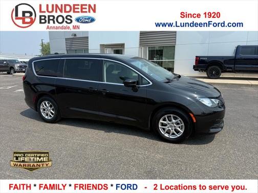 2022 Chrysler Voyager LX