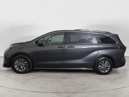 Magnetic Gray Metallic 2025 Toyota Sienna LE