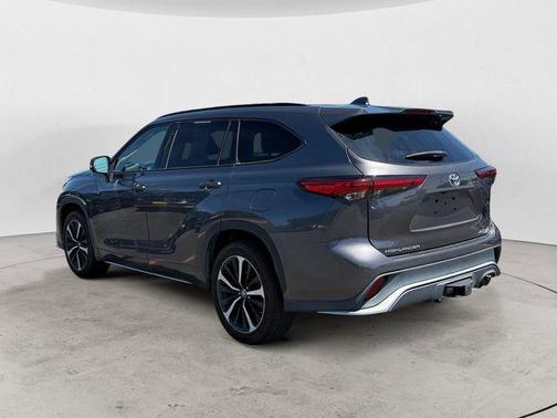 Magnetic Gray Metallic 2021 Toyota Highlander XSE