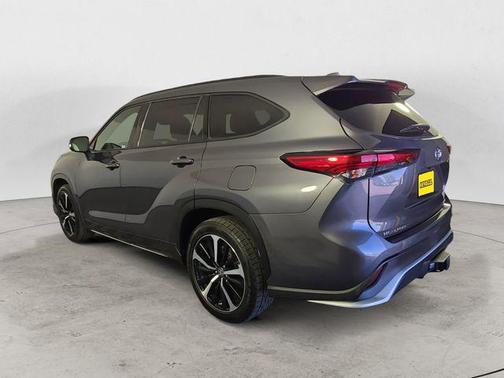 Magnetic Gray Metallic 2021 Toyota Highlander XSE