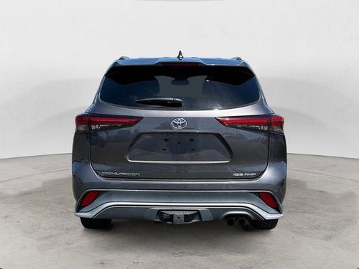 Magnetic Gray Metallic 2021 Toyota Highlander XSE