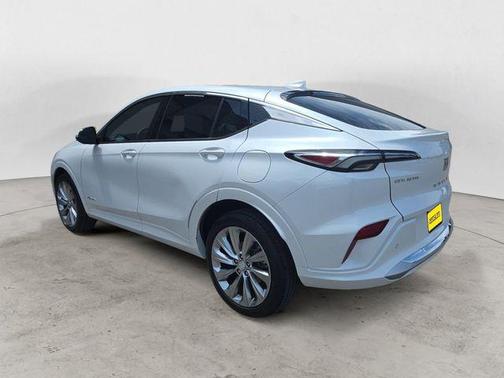 White Frost Tricoat 2025 Buick Envista Avenir FWD