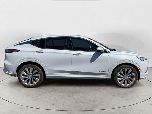 White Frost Tricoat 2025 Buick Envista Avenir FWD