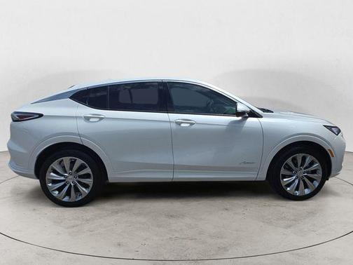 White Frost Tricoat 2025 Buick Envista Avenir FWD