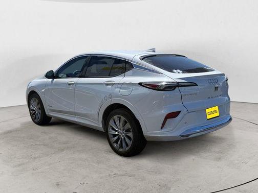 White Frost Tricoat 2025 Buick Envista Avenir FWD