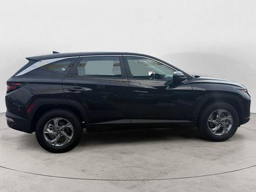 Black Pearl 2024 Hyundai TUCSON SE