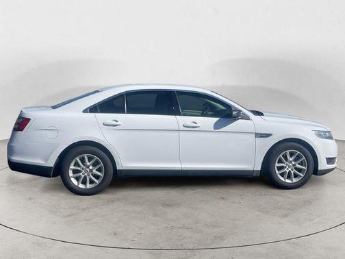2014 Ford Taurus SE