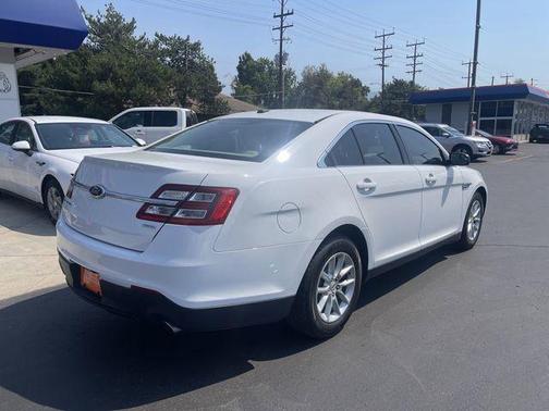 2014 Ford Taurus SE