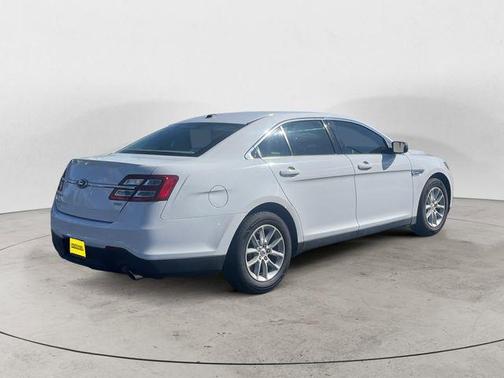 2014 Ford Taurus SE