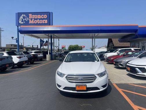 2014 Ford Taurus SE