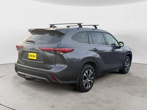 2022 Toyota Highlander Hybrid XLE