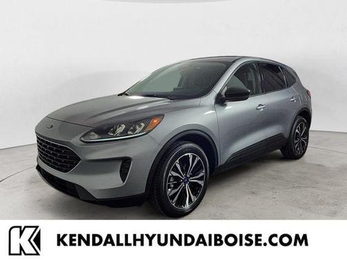 Iconic Silver Metallic 2022 Ford Escape SE