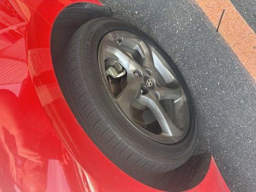 2020 Hyundai Veloster 2