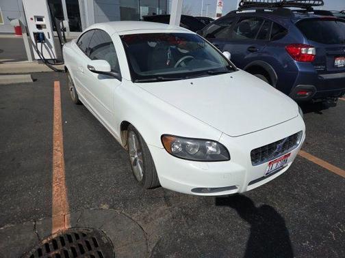 White 2009 Volvo C70 T5