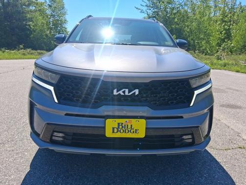 Everlasting Silver 2022 Kia Sorento SX