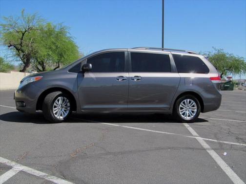 2013 Toyota Sienna XLE
