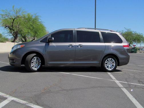 2013 Toyota Sienna XLE