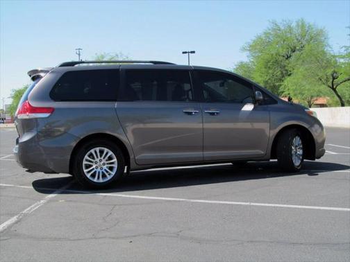 2013 Toyota Sienna XLE