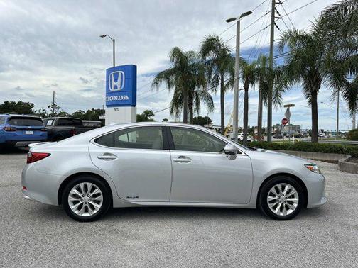 2015 Lexus ES 300h Base